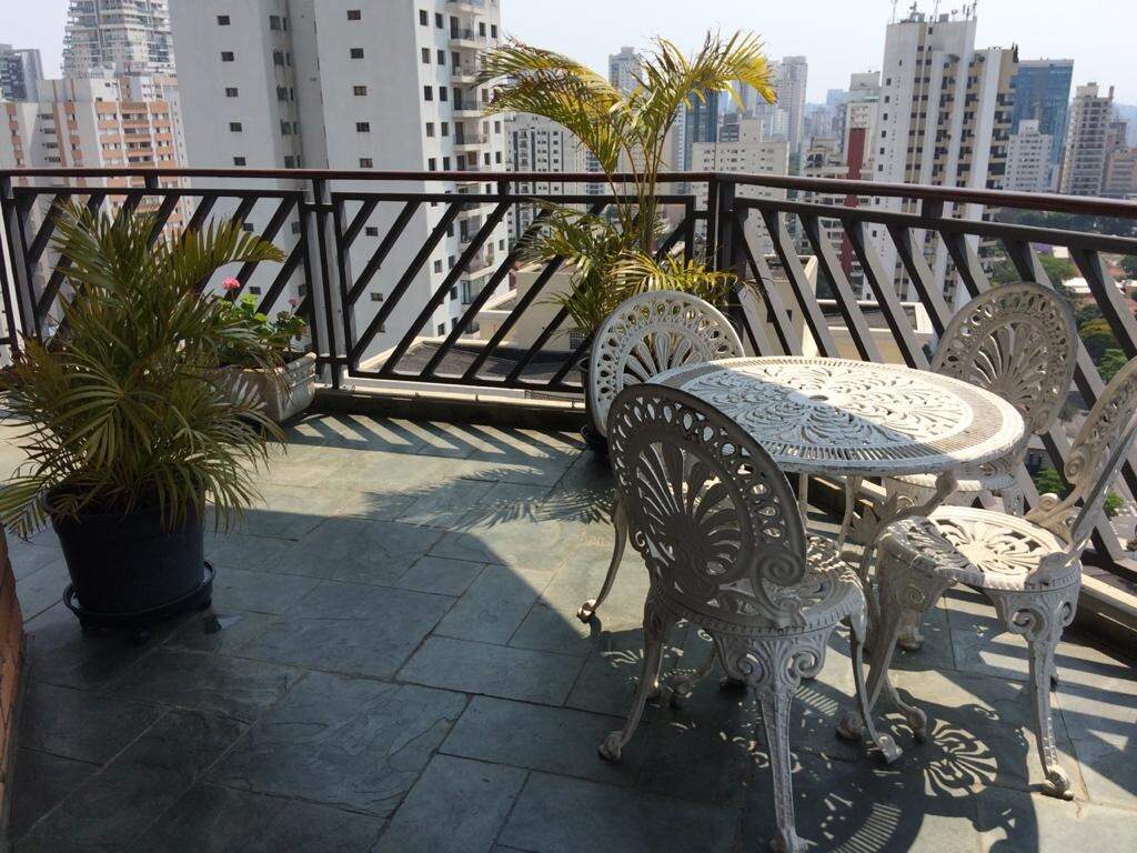 Apartamento à venda com 4 quartos, 216m² - Foto 2