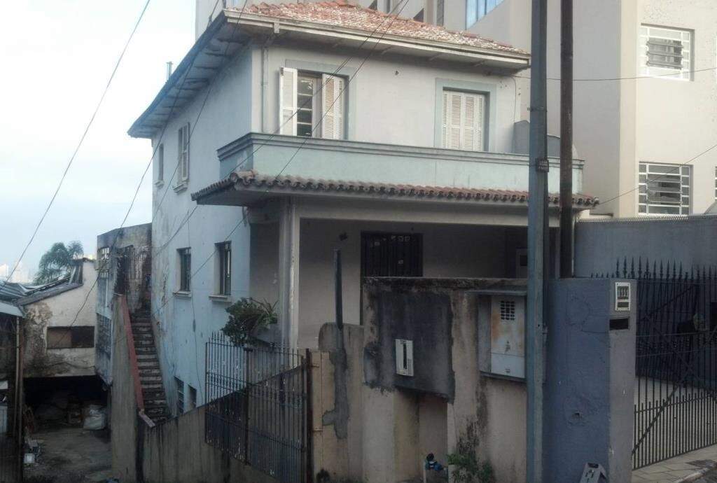 Terreno à venda com 1 quarto, 1040m² - Foto 1