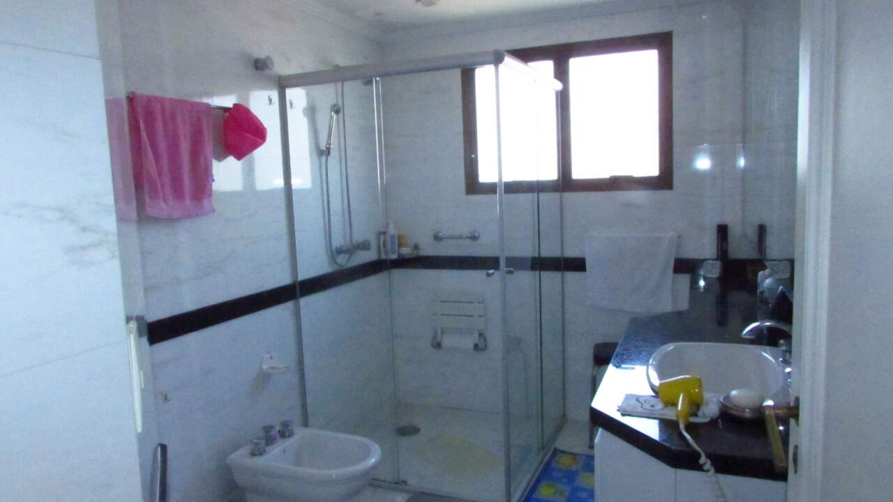 Apartamento à venda com 3 quartos, 226m² - Foto 12