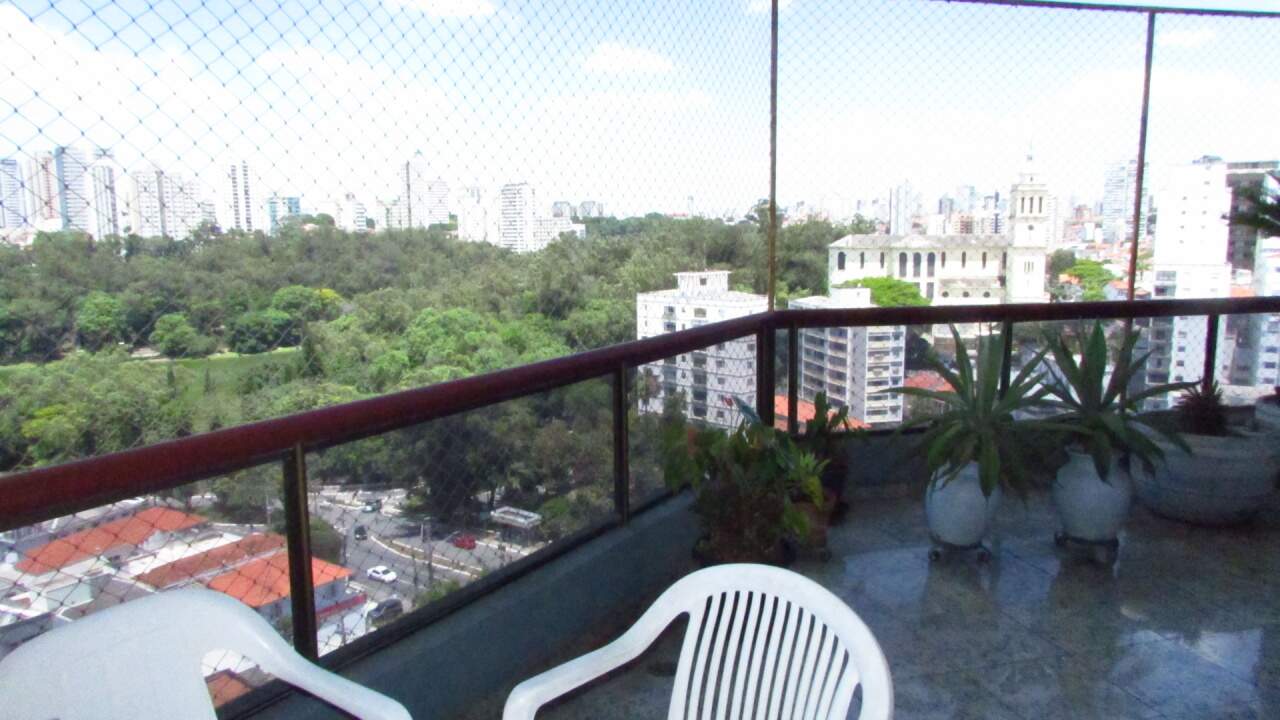 Apartamento à venda com 3 quartos, 226m² - Foto 2