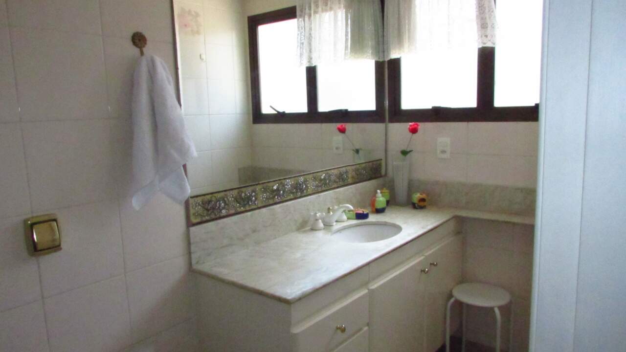 Apartamento à venda com 3 quartos, 226m² - Foto 17