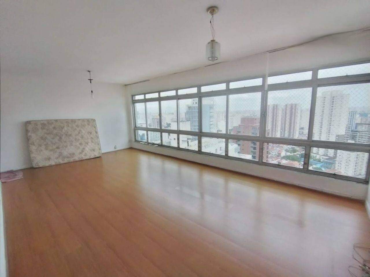 Apartamento à venda com 3 quartos, 136m² - Foto 2