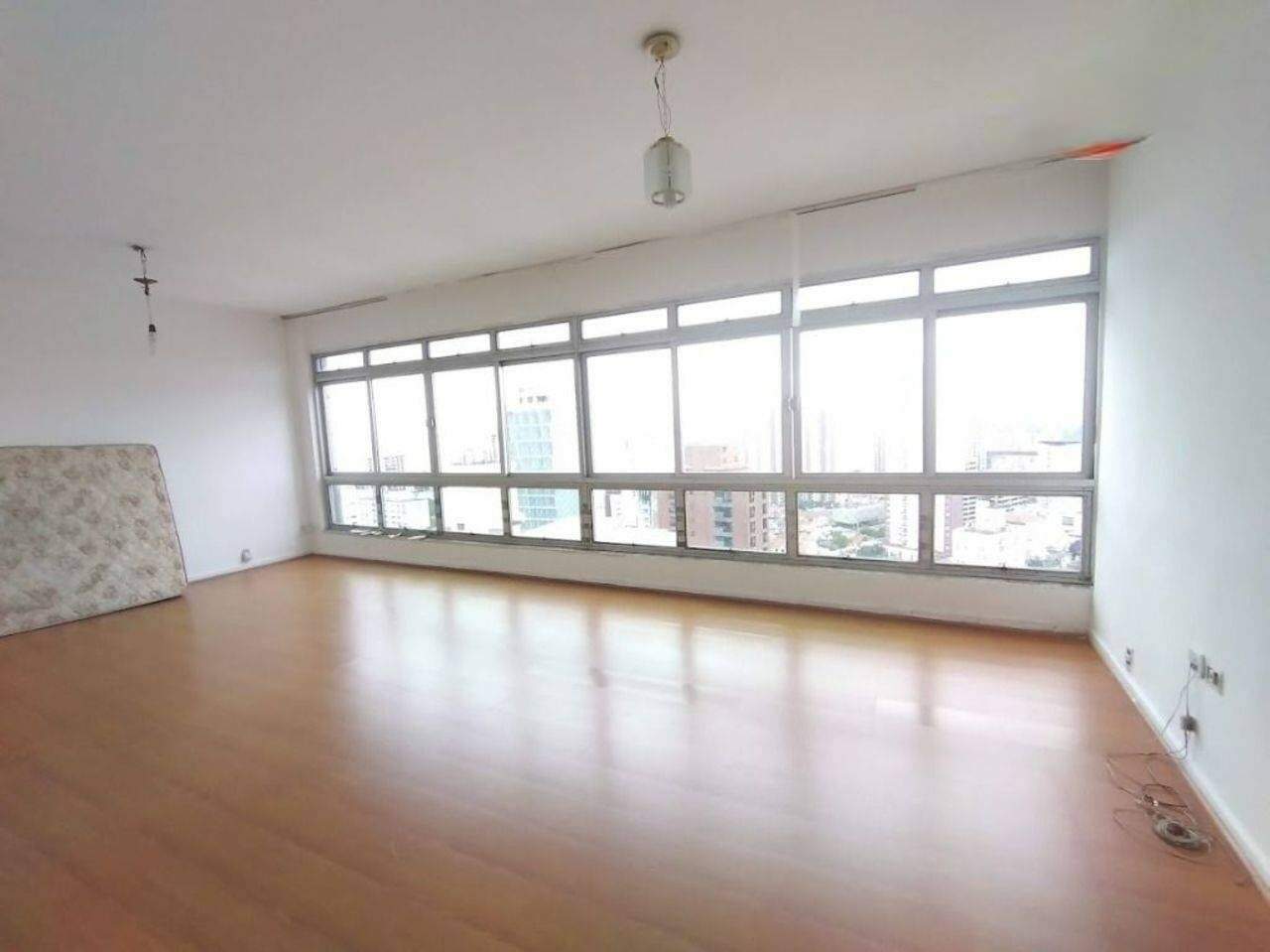 Apartamento à venda com 3 quartos, 136m² - Foto 3