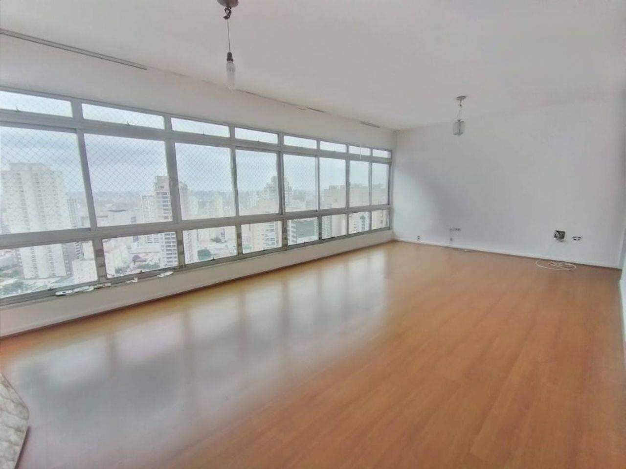 Apartamento à venda com 3 quartos, 136m² - Foto 1