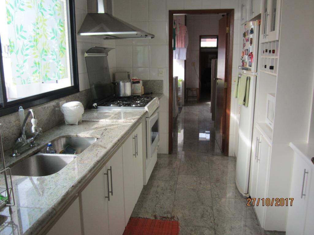 Apartamento à venda com 3 quartos, 200m² - Foto 9