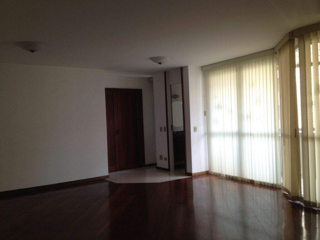 Apartamento à venda com 4 quartos, 157m² - Foto 1