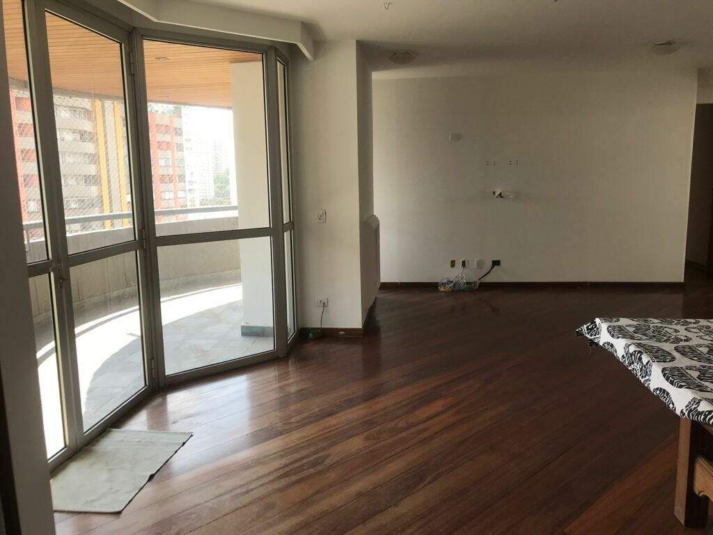 Apartamento à venda com 4 quartos, 157m² - Foto 2