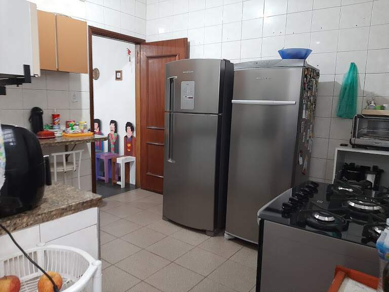 Sobrado à venda com 4 quartos, 230m² - Foto 1