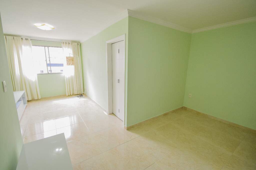 Apartamento à venda com 2 quartos, 68m² - Foto 2