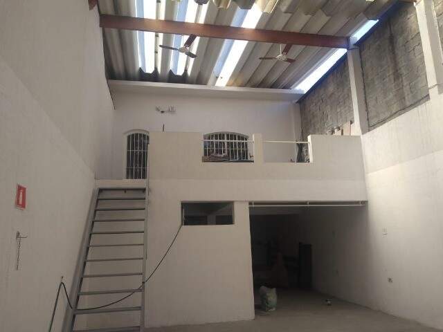 Casa à venda com 3 quartos, 200m² - Foto 3