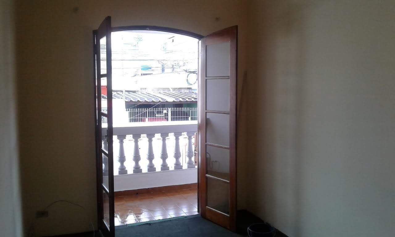 Sobrado à venda com 4 quartos, 180m² - Foto 2