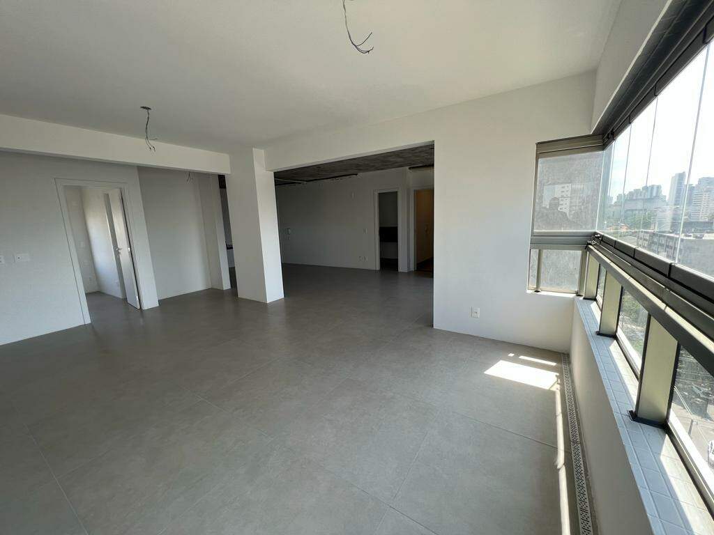 Apartamento à venda com 3 quartos, 113m² - Foto 2