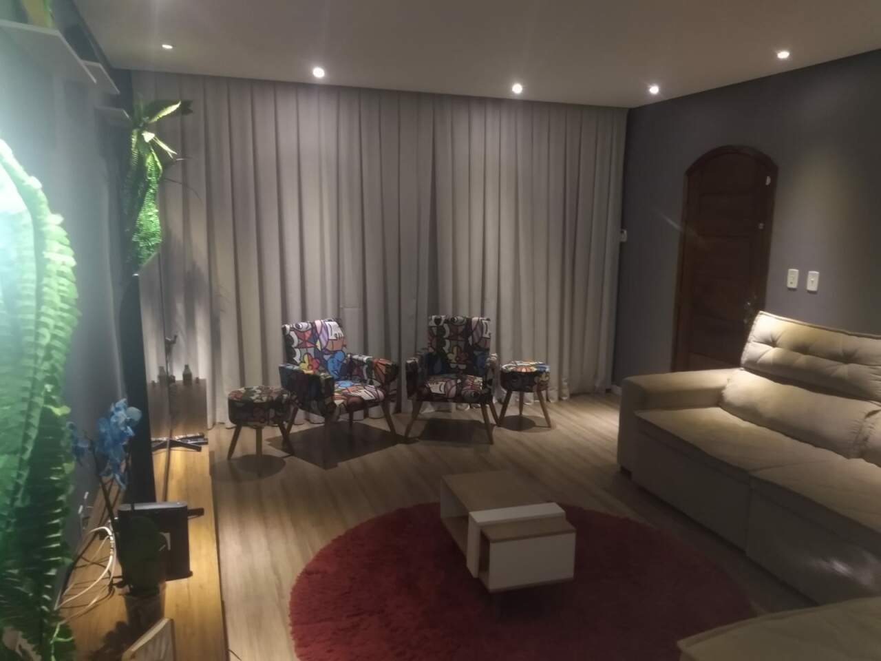 Sobrado à venda com 3 quartos, 254m² - Foto 1