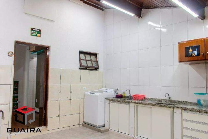 Sobrado à venda com 2 quartos, 240m² - Foto 11