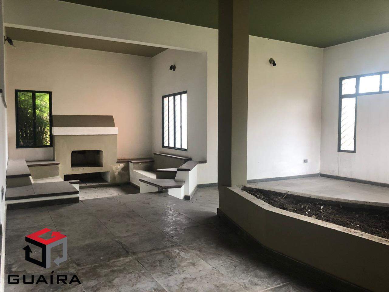 Casa à venda com 3 quartos, 300m² - Foto 1