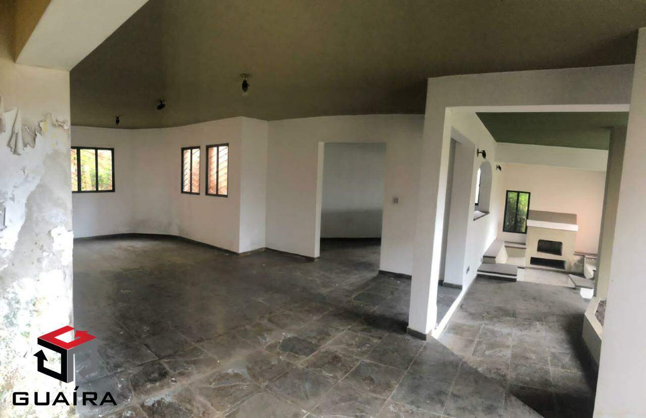 Casa à venda com 3 quartos, 300m² - Foto 2