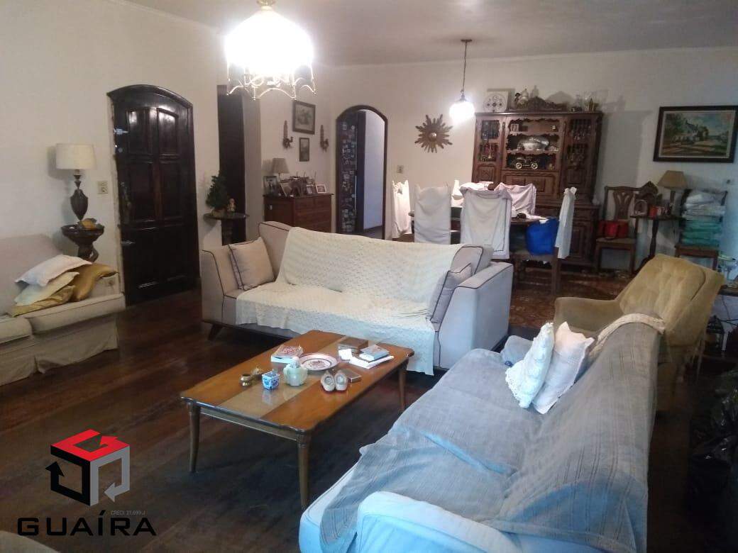 Casa para alugar com 4 quartos, 250m² - Foto 2