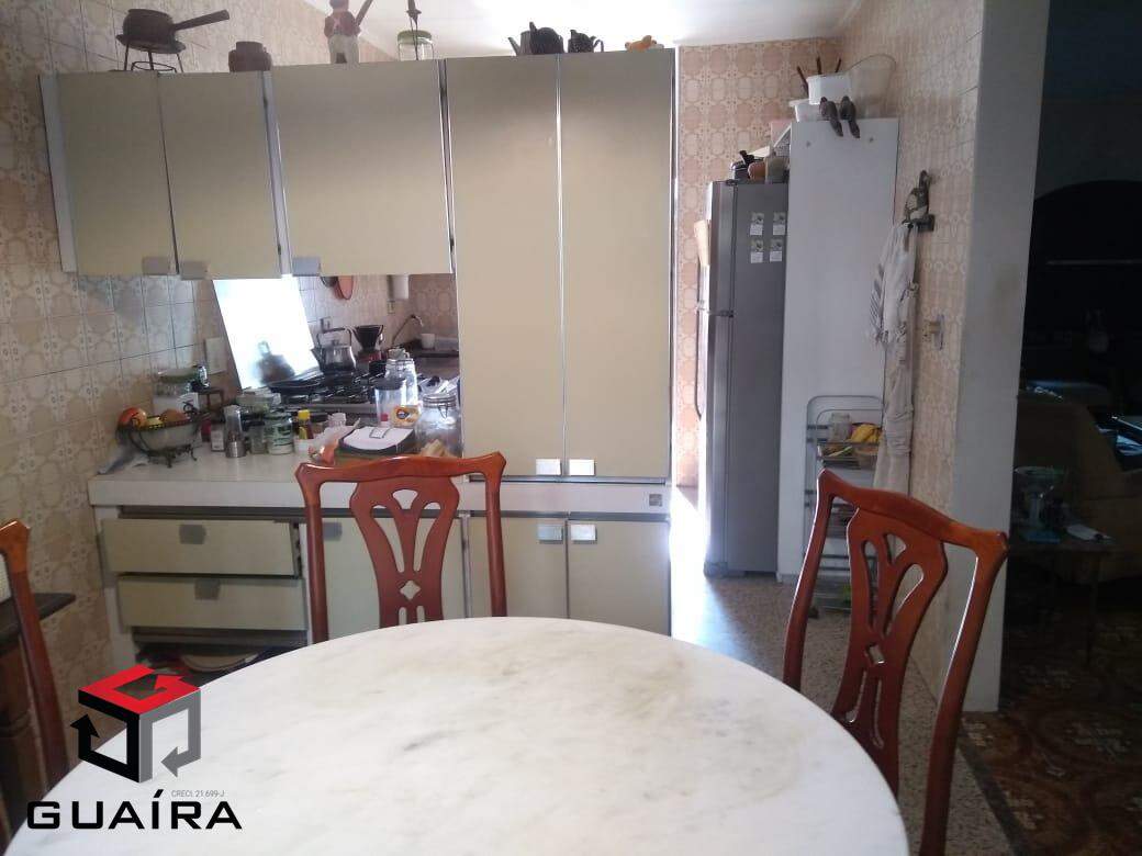 Casa para alugar com 4 quartos, 250m² - Foto 6