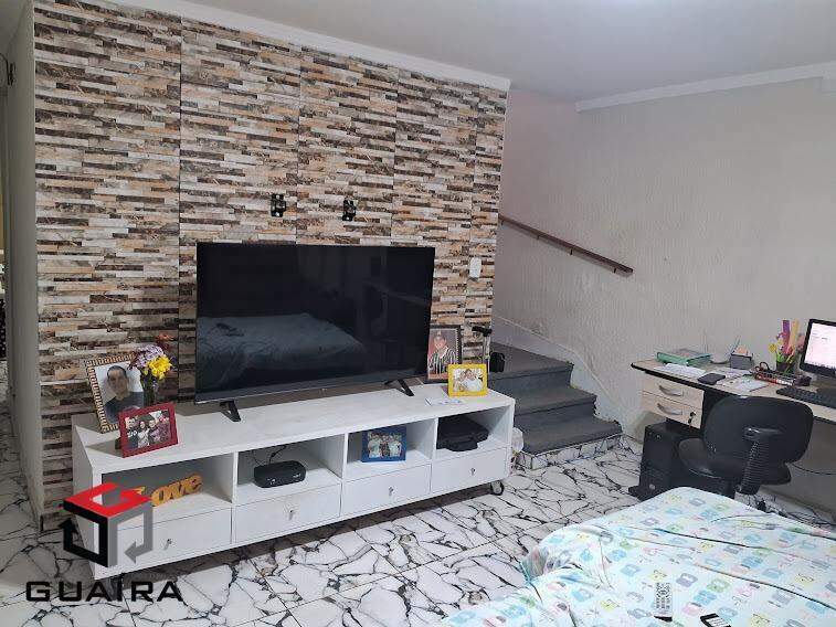 Casa à venda com 5 quartos, 200m² - Foto 1