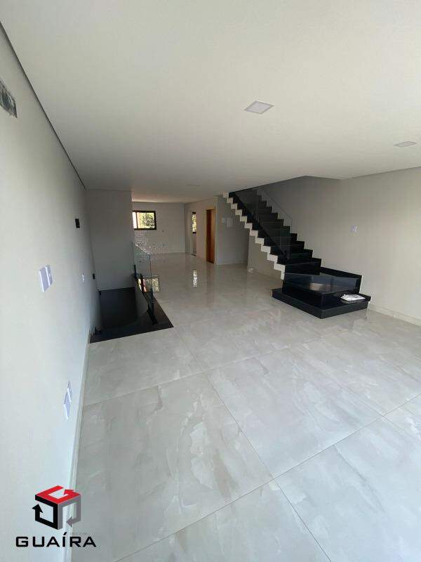 Sobrado à venda com 3 quartos, 214m² - Foto 1