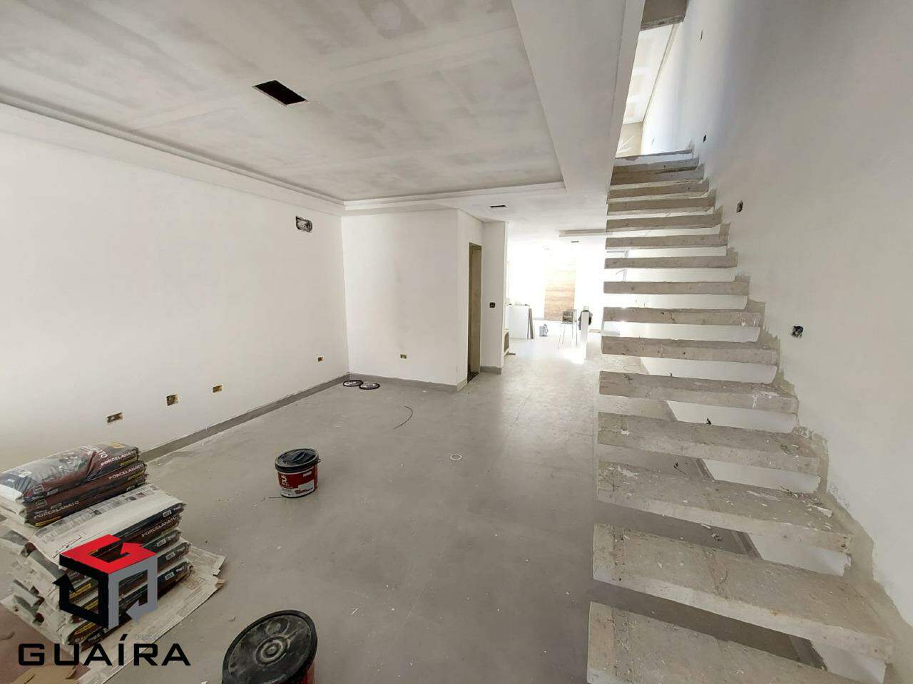 Sobrado à venda com 3 quartos, 180m² - Foto 1