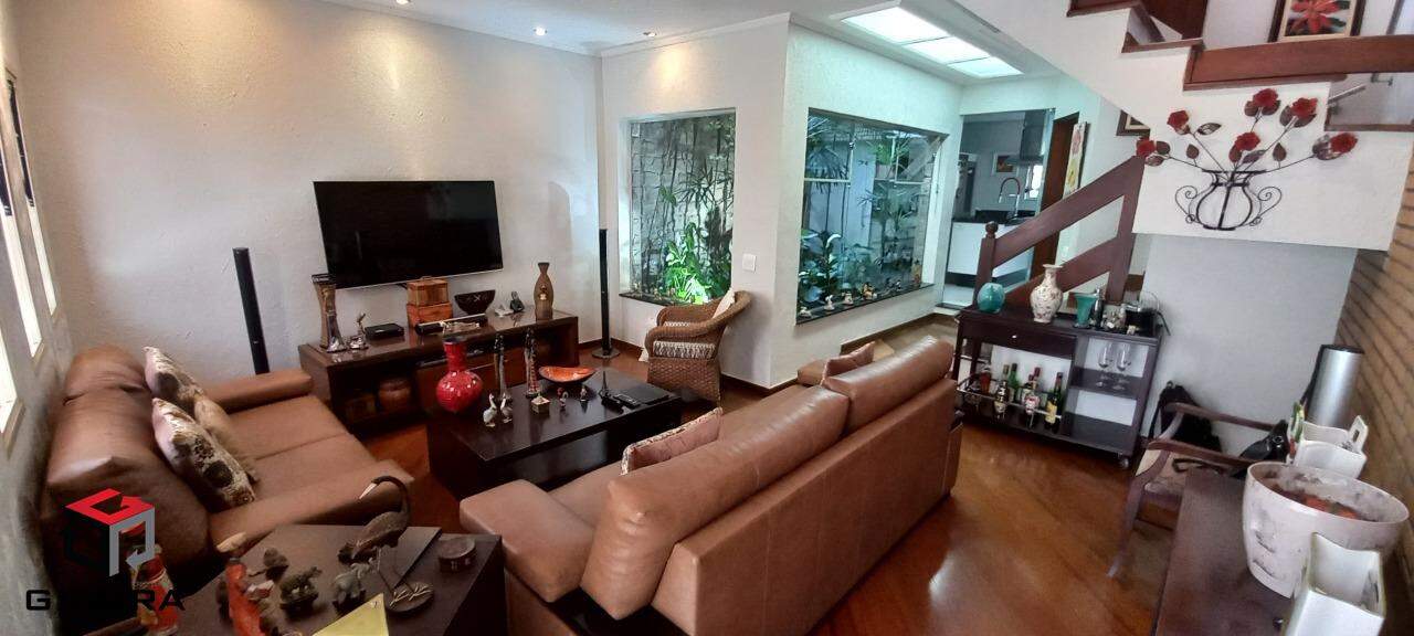 Sobrado à venda com 3 quartos, 247m² - Foto 1