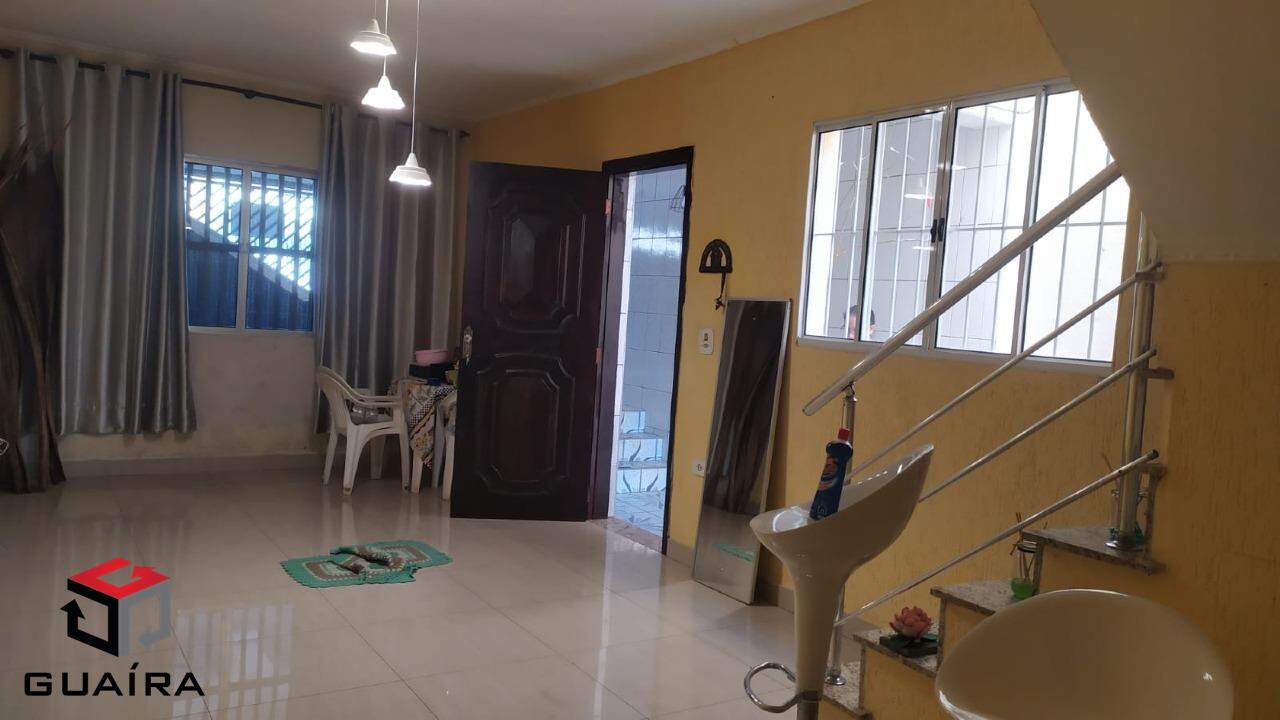 Sobrado à venda com 3 quartos, 180m² - Foto 1