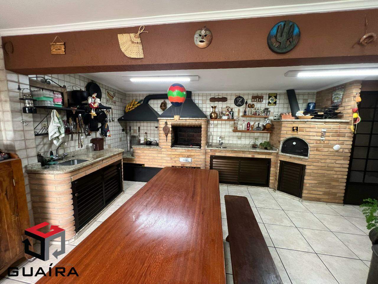 Casa à venda com 4 quartos, 232m² - Foto 1