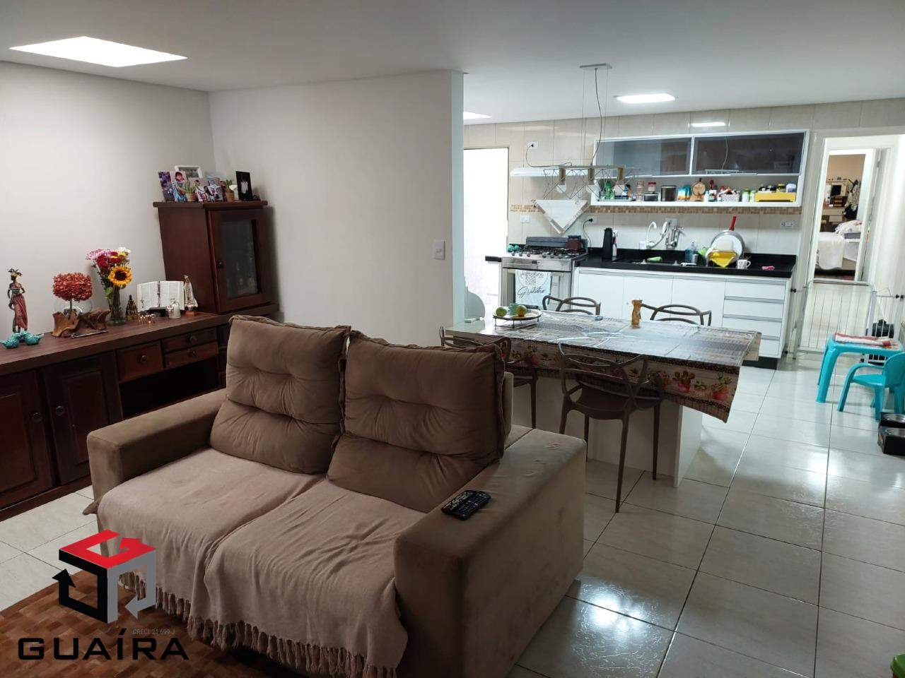 Casa à venda com 3 quartos, 200m² - Foto 1