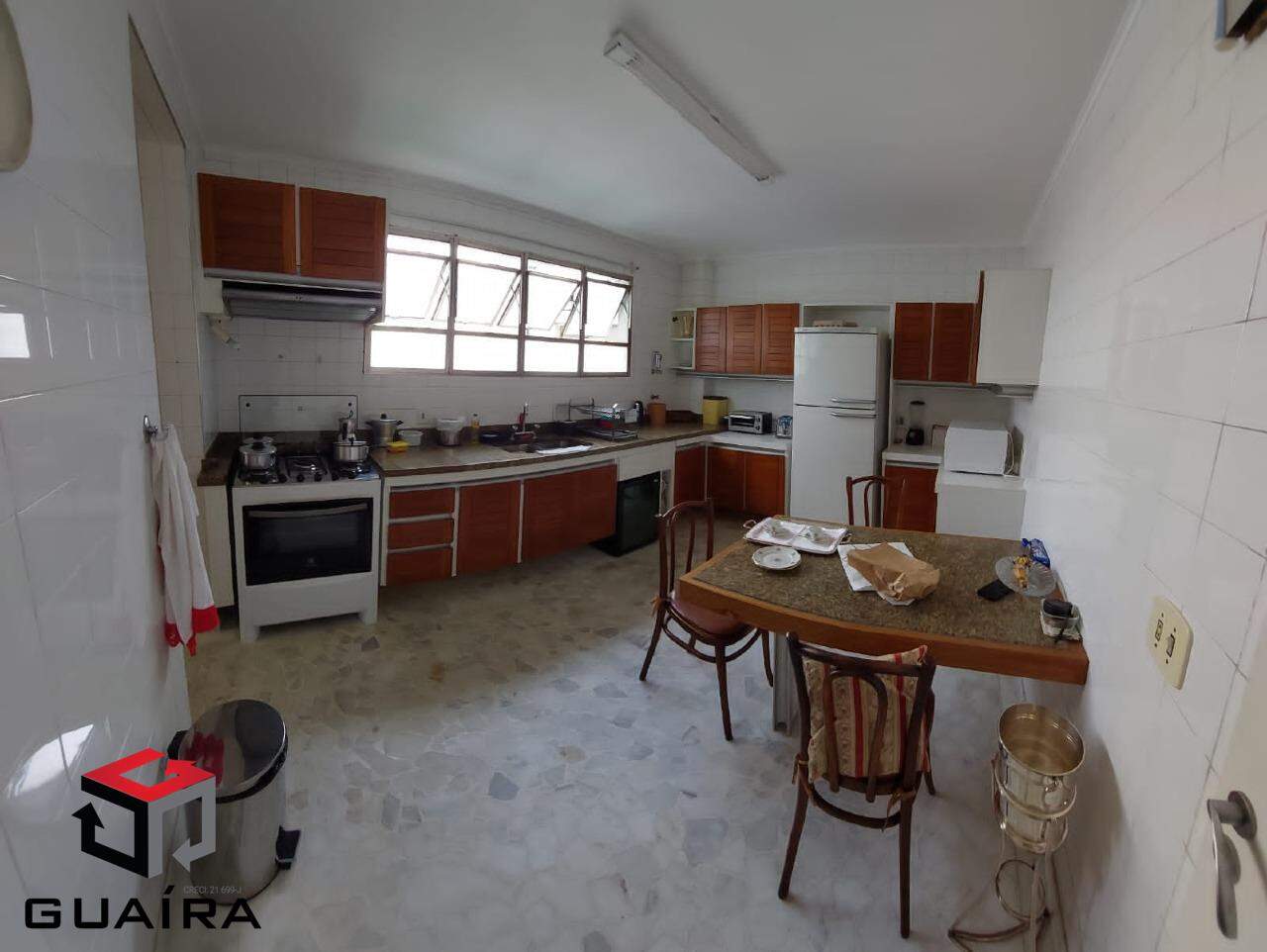 Apartamento à venda com 3 quartos, 222m² - Foto 3