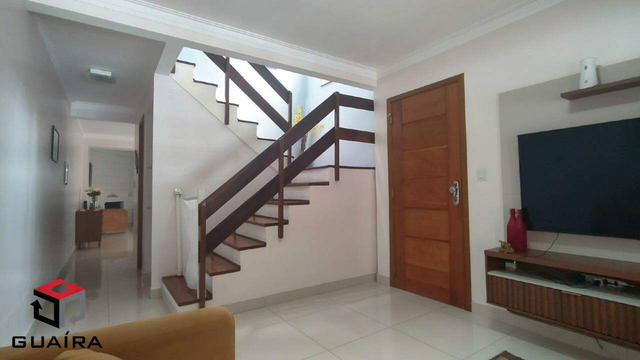 Sobrado à venda com 4 quartos, 227m² - Foto 1