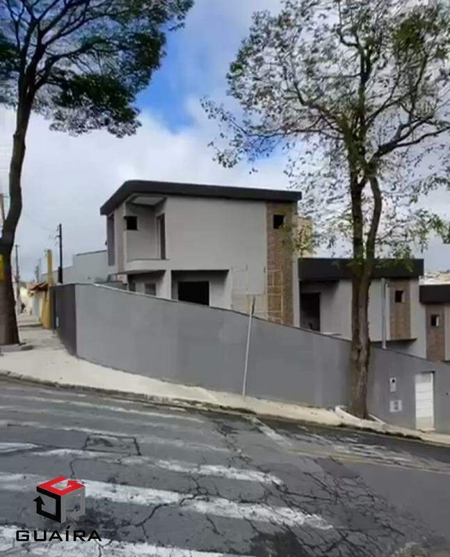 Sobrado à venda com 3 quartos, 138m² - Foto 1