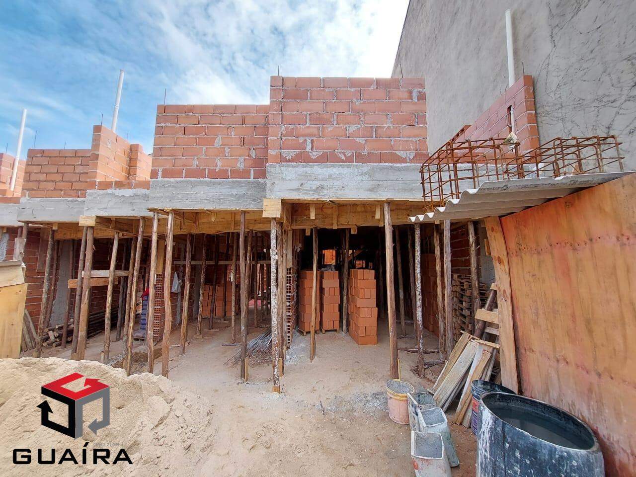 Sobrado à venda com 3 quartos, 105m² - Foto 1