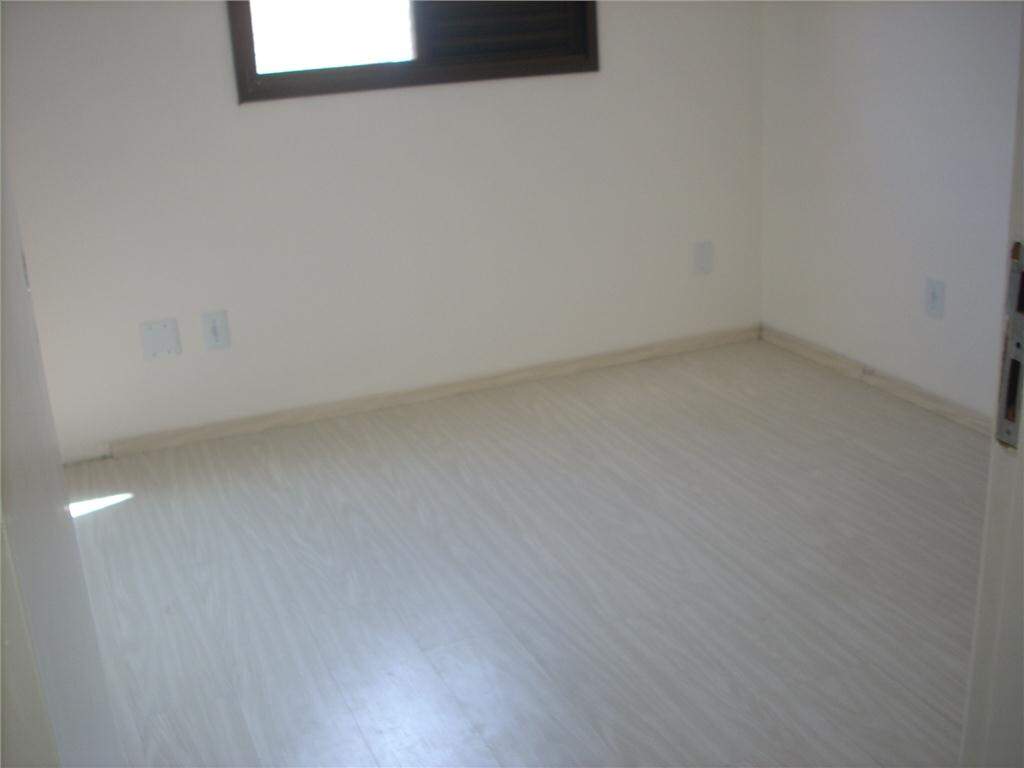 Apartamento à venda com 3 quartos, 76m² - Foto 4