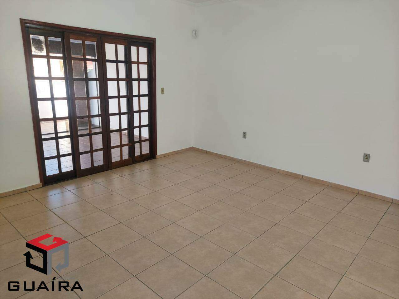 Casa à venda com 2 quartos, 150m² - Foto 1