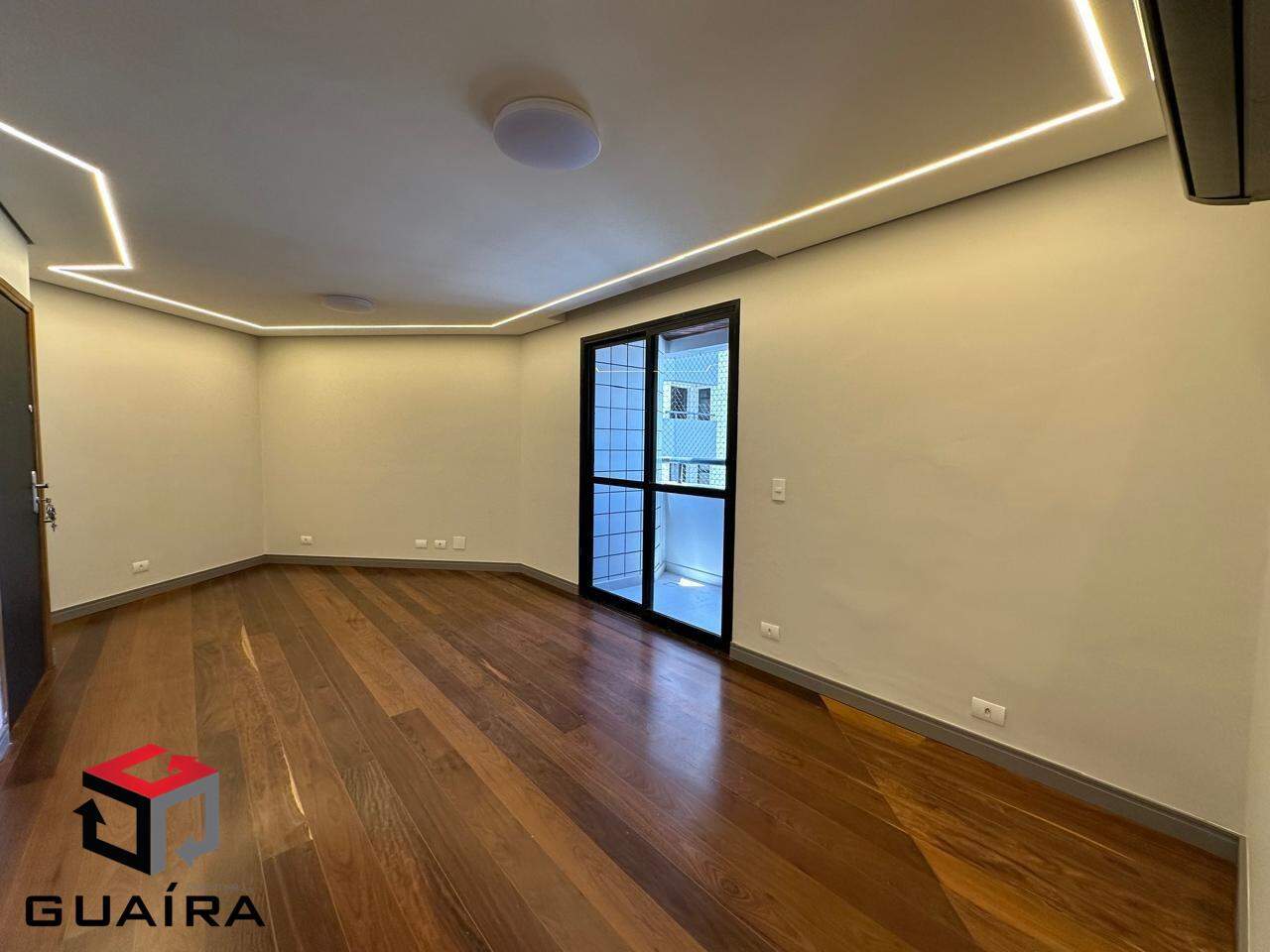 Apartamento à venda com 3 quartos, 137m² - Foto 2