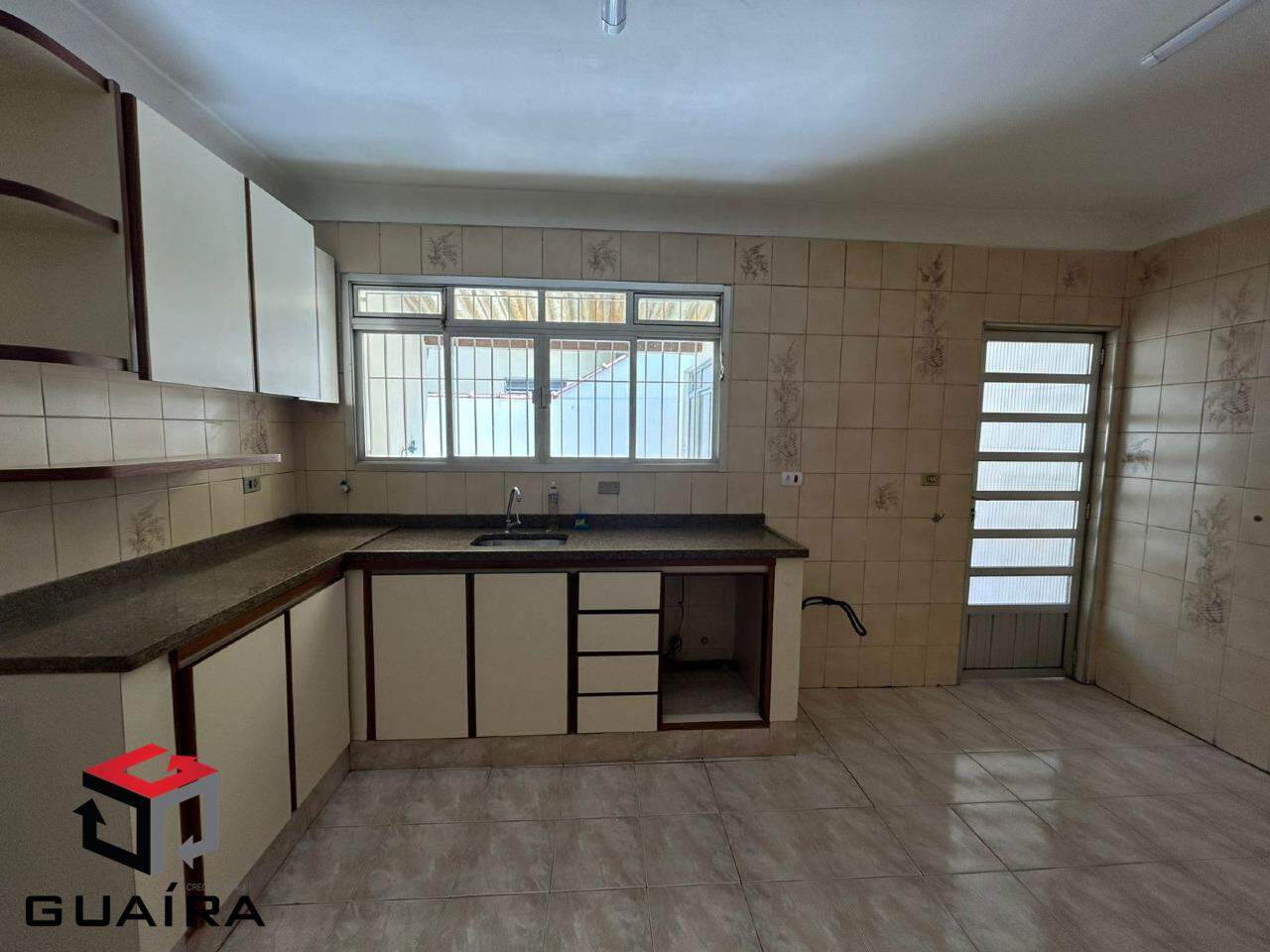 Casa à venda com 3 quartos, 200m² - Foto 1