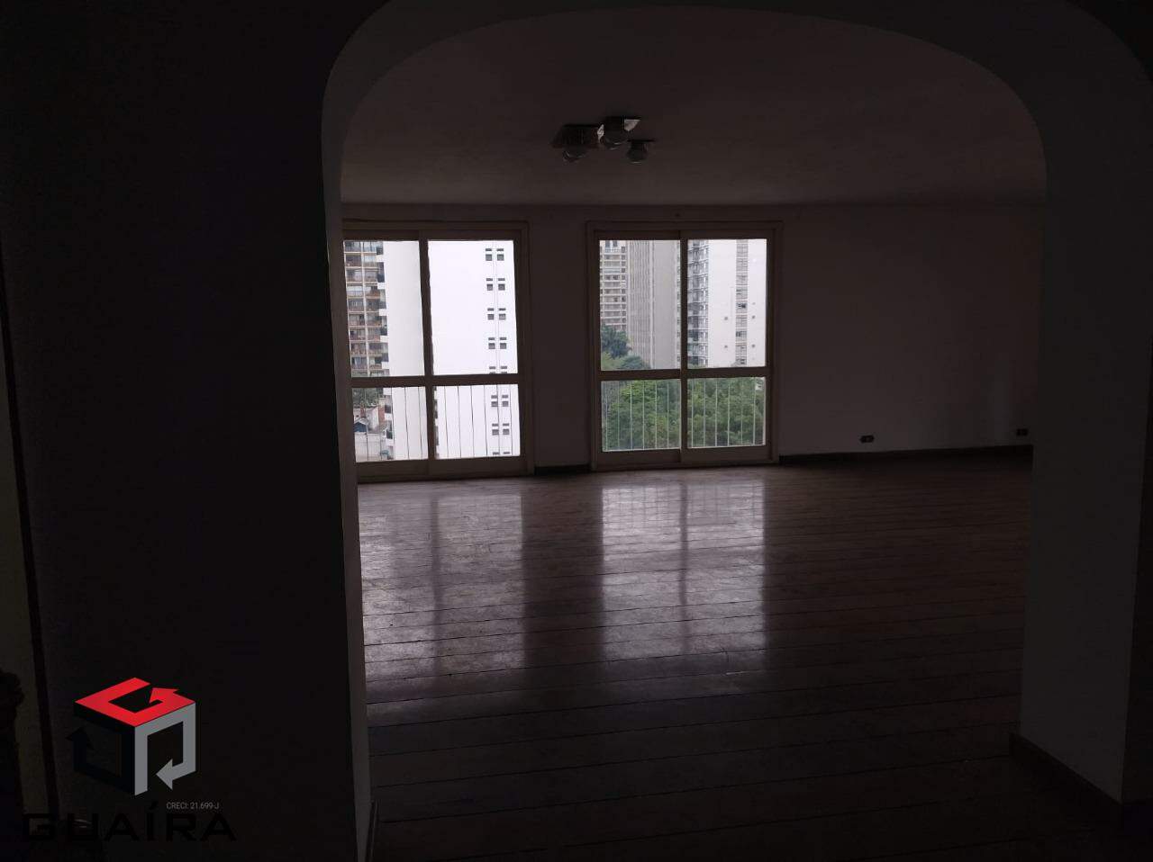 Apartamento à venda com 3 quartos, 242m² - Foto 3