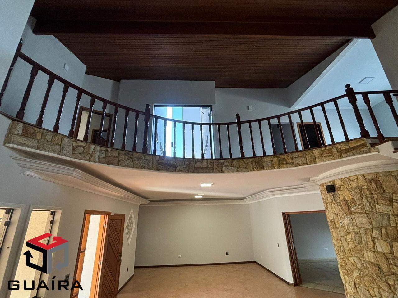 Sobrado para alugar com 4 quartos, 354m² - Foto 1