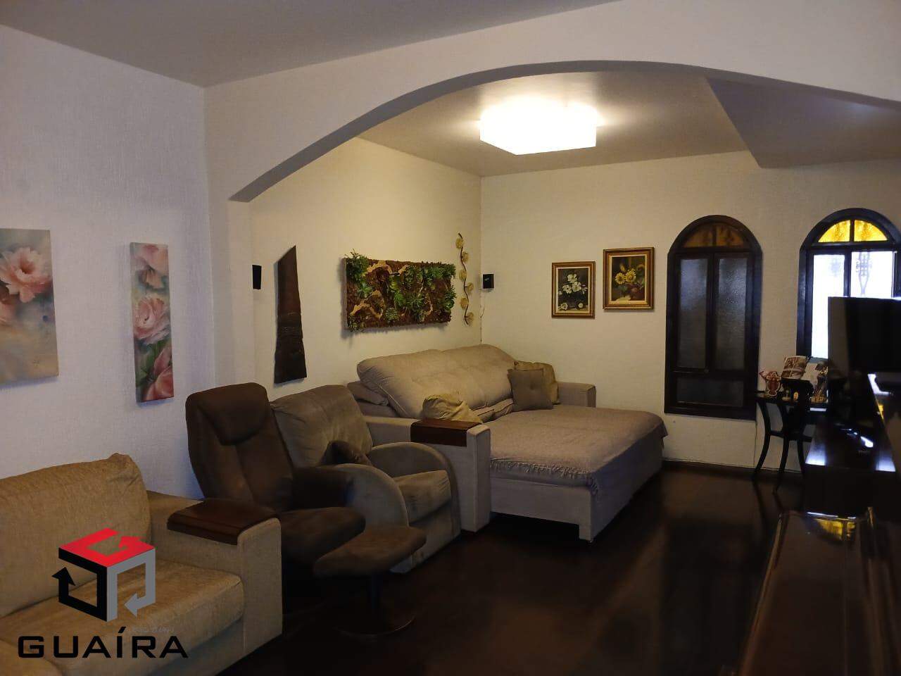 Sobrado à venda com 5 quartos, 207m² - Foto 1