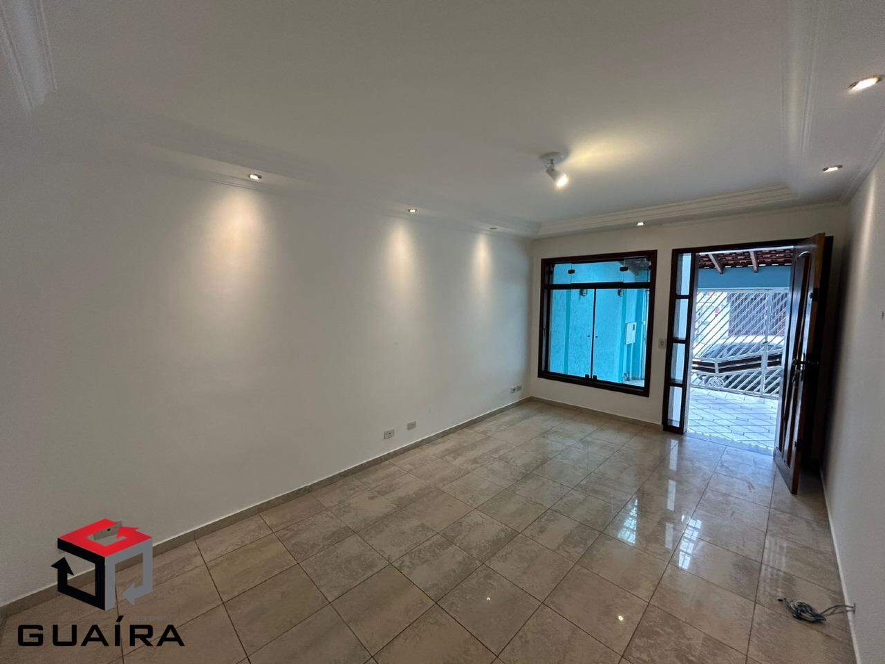 Casa à venda com 3 quartos, 152m² - Foto 1