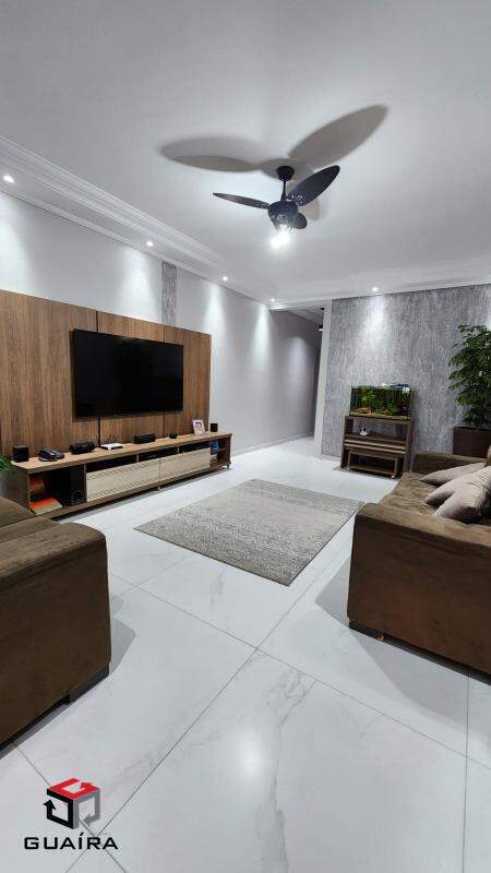 Sobrado à venda com 3 quartos, 214m² - Foto 1