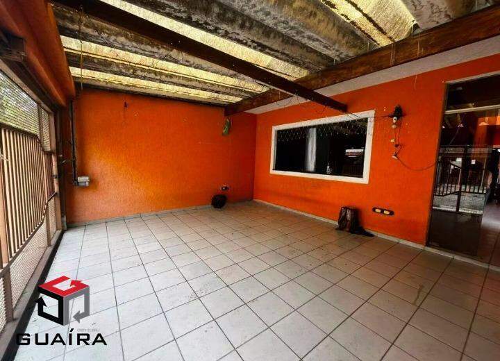 Casa à venda com 3 quartos, 186m² - Foto 1