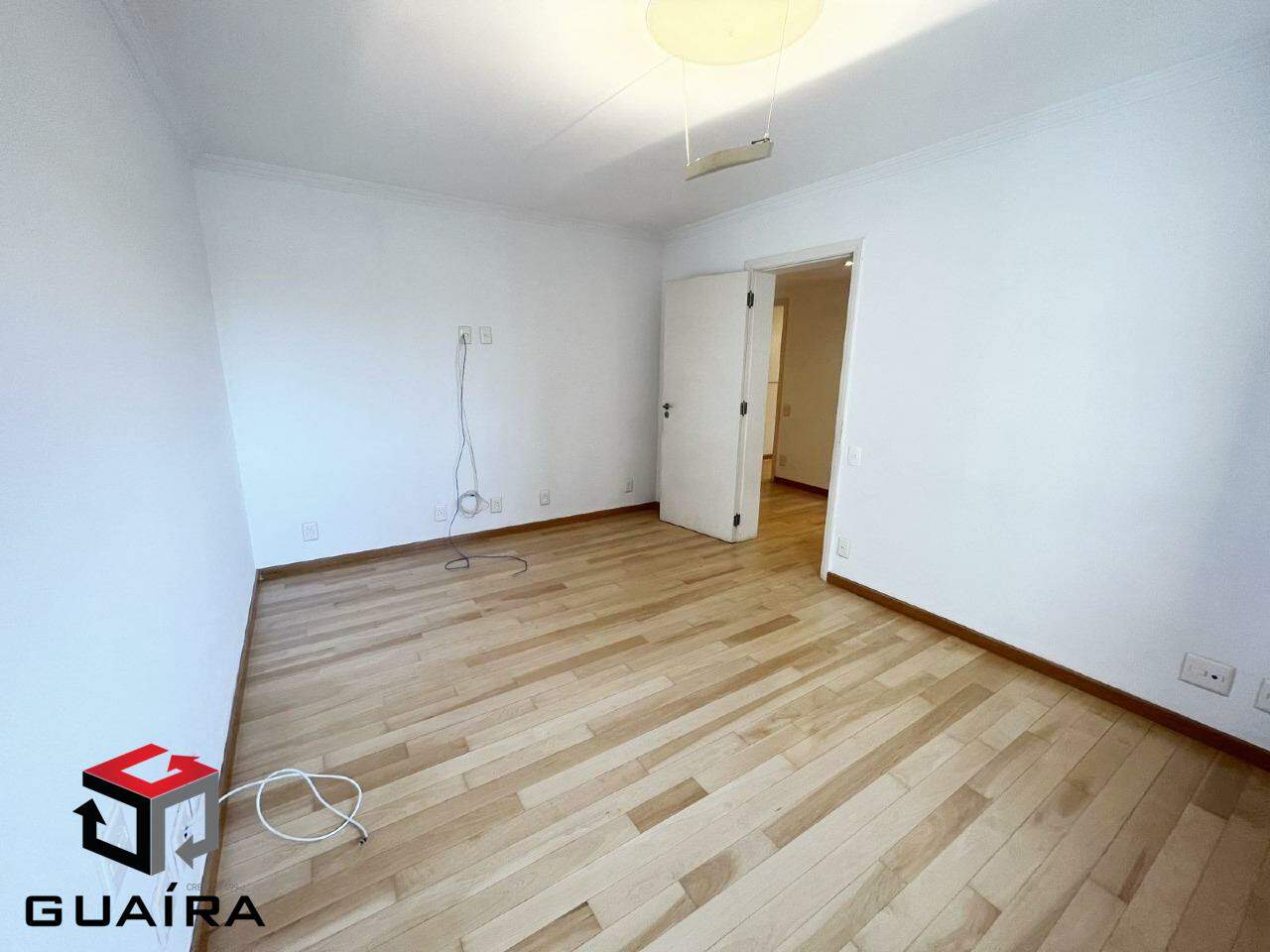 Apartamento para alugar com 4 quartos, 240m² - Foto 15