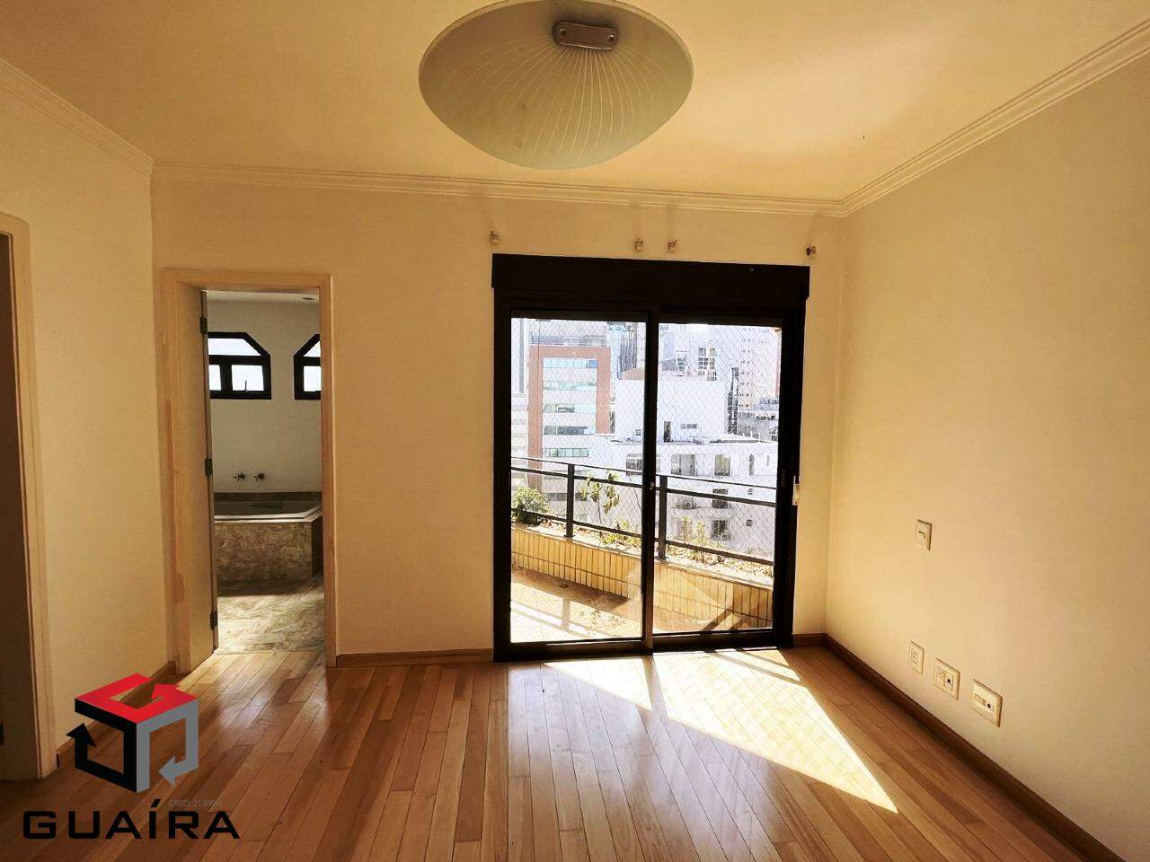 Apartamento para alugar com 4 quartos, 240m² - Foto 5