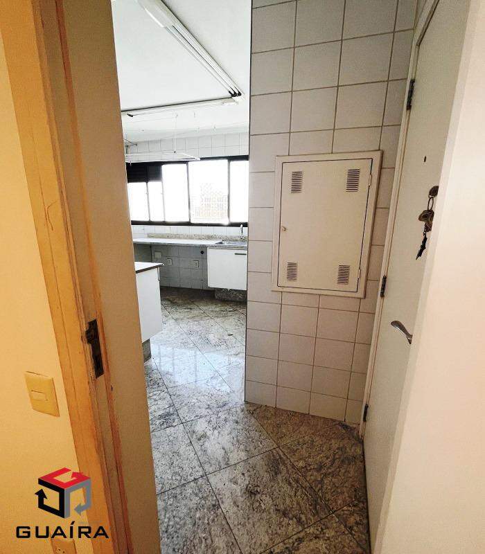 Apartamento para alugar com 4 quartos, 240m² - Foto 13