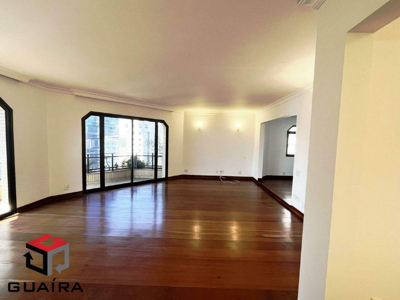 Apartamento para alugar com 4 quartos, 240m² - Foto 2