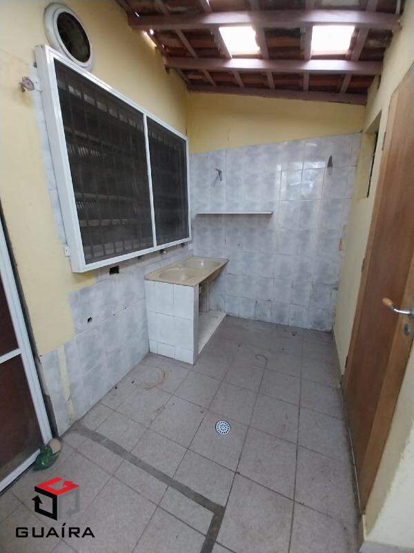 Casa para alugar com 2 quartos, 160m² - Foto 12