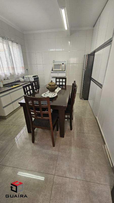 Casa à venda com 3 quartos, 226m² - Foto 16