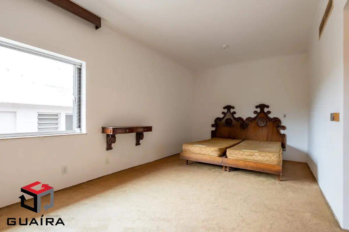 Sobrado à venda com 6 quartos, 261m² - Foto 2